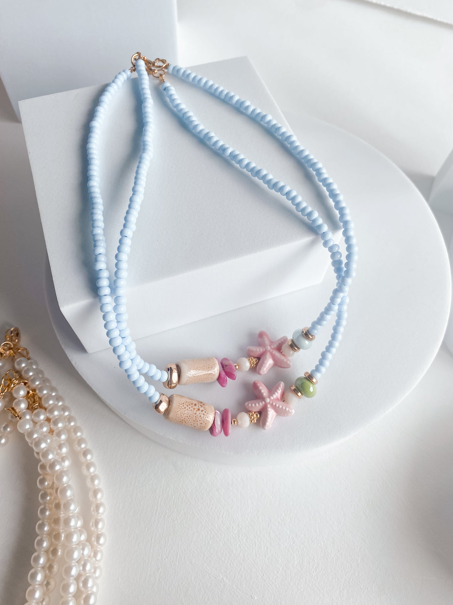 Necklaces “Estrella Rosa” – Cuentas Celestes & Dijes en Cerámica