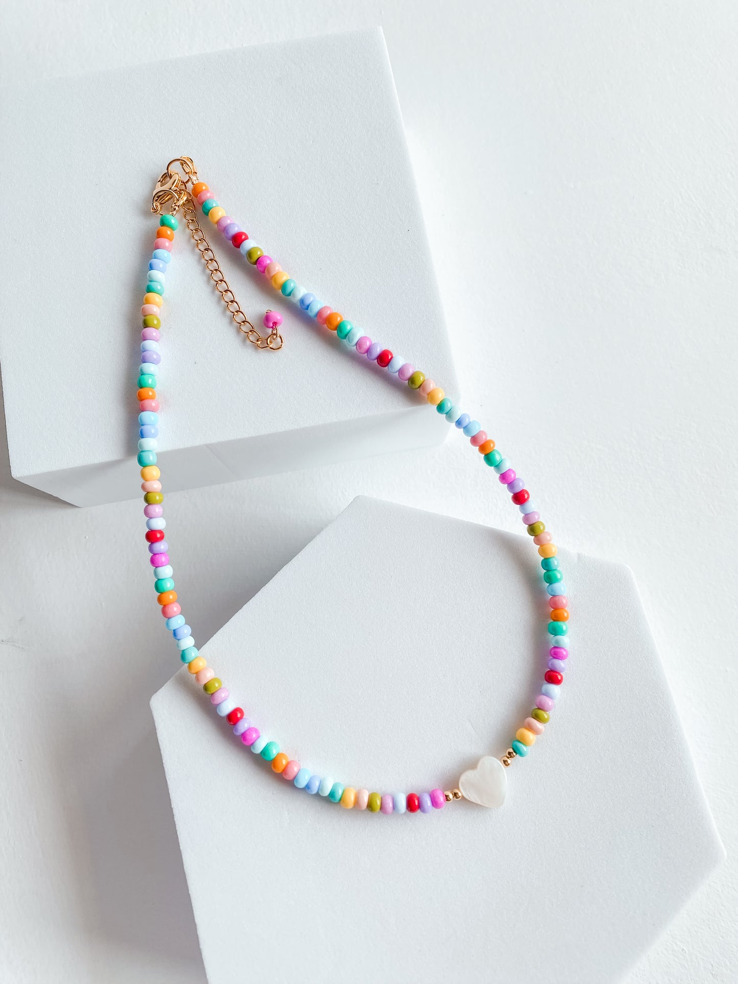 Necklaces Rainbow con Dije de Corazón en Nácar