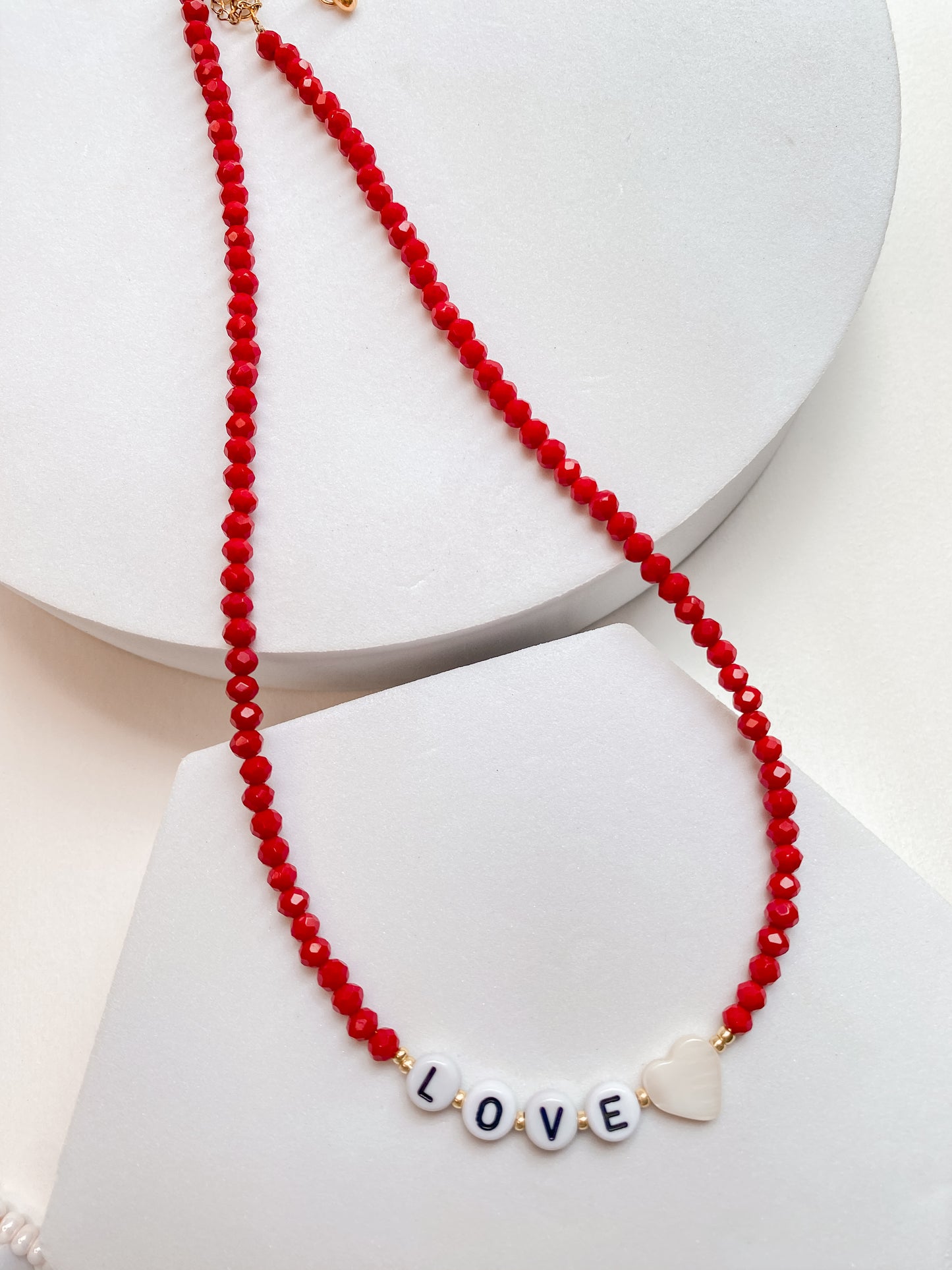 Necklaces “LOVE” con Dije de Corazón en Nácar