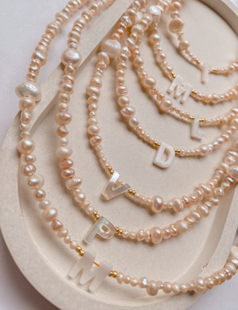 Collar Inicial de Perlas Naturales